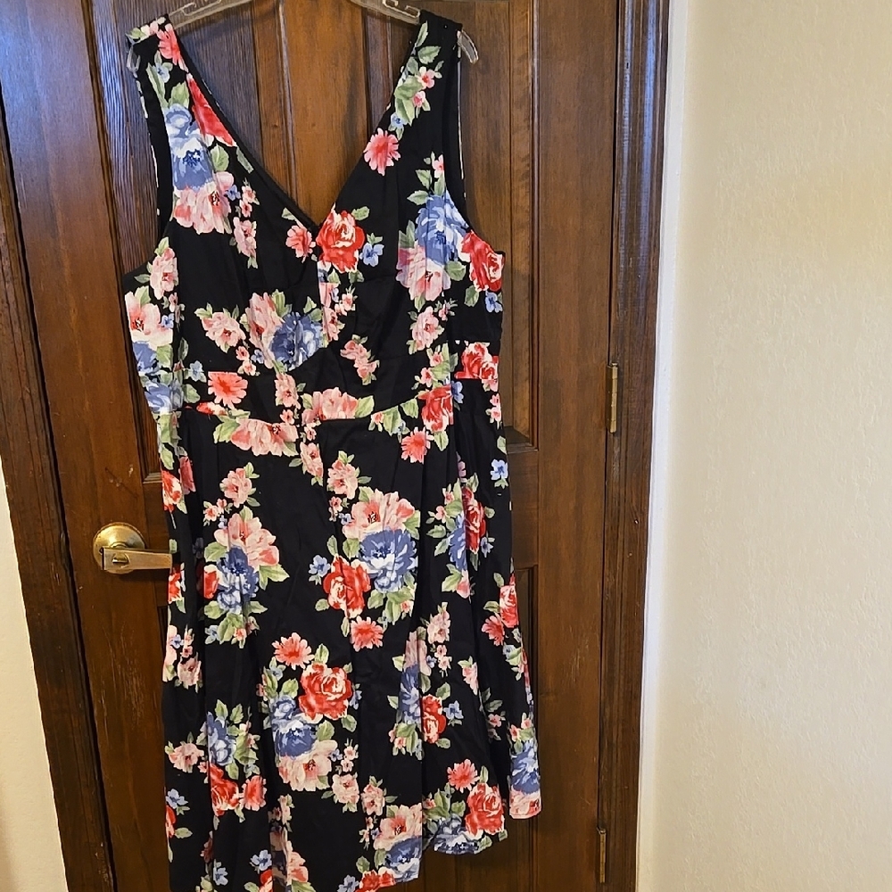 Torrid Pink Floral Midi Dress with V-neck Sleeveless Design